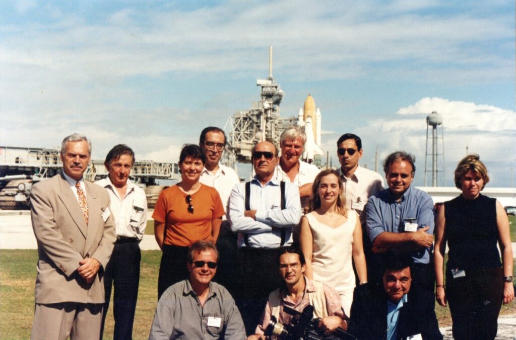 Liana John no lançamento do satélite